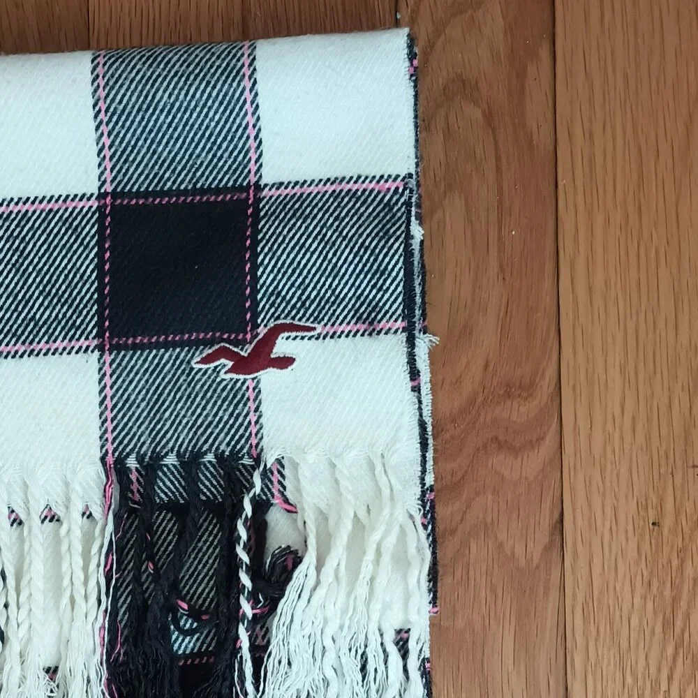 Hollister Black & Pink Plaid Scarf Women's Rectangle Fringe